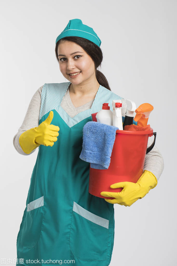 潔凈之光 年輕女子手中的責任與希望