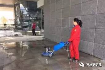 從地面到餐桌 家政服務如何借鑒專業廣場清洗方案打造極致清潔體驗